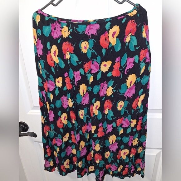 A Carole Little floral size 10 skirt with a 30.5" length. It has a side zipper. - Picture 2 of 8